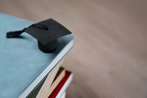 Read more about the article How to Write a Winning Scholarship Essay: 5 Tips to Stand Out